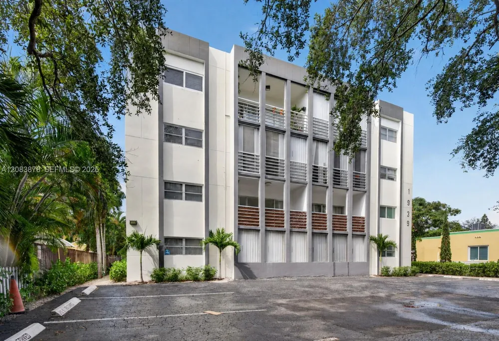 1939 Jefferson St #204 Hollywood, FL 33020