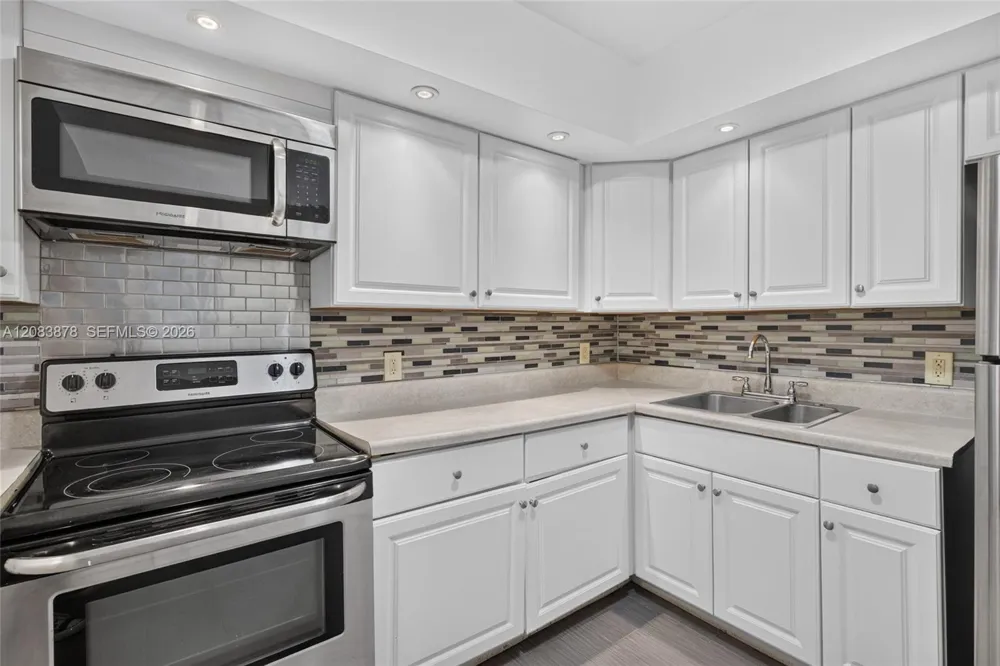 1939 Jefferson St #204 Hollywood, FL 33020