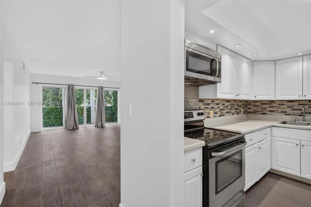 1939 Jefferson St #204 Hollywood, FL 33020