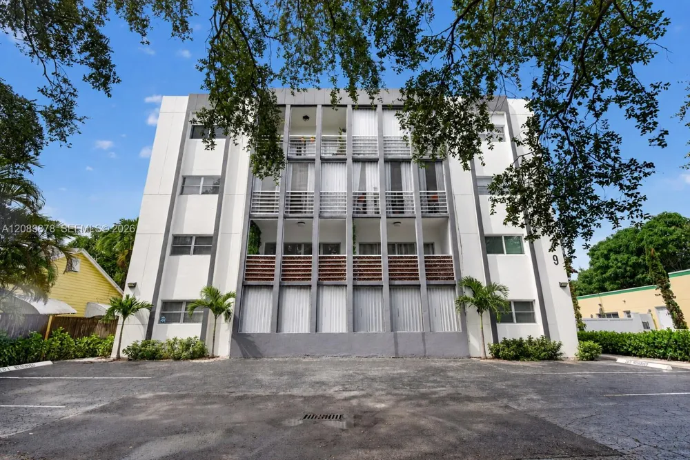 1939 Jefferson St #204 Hollywood, FL 33020