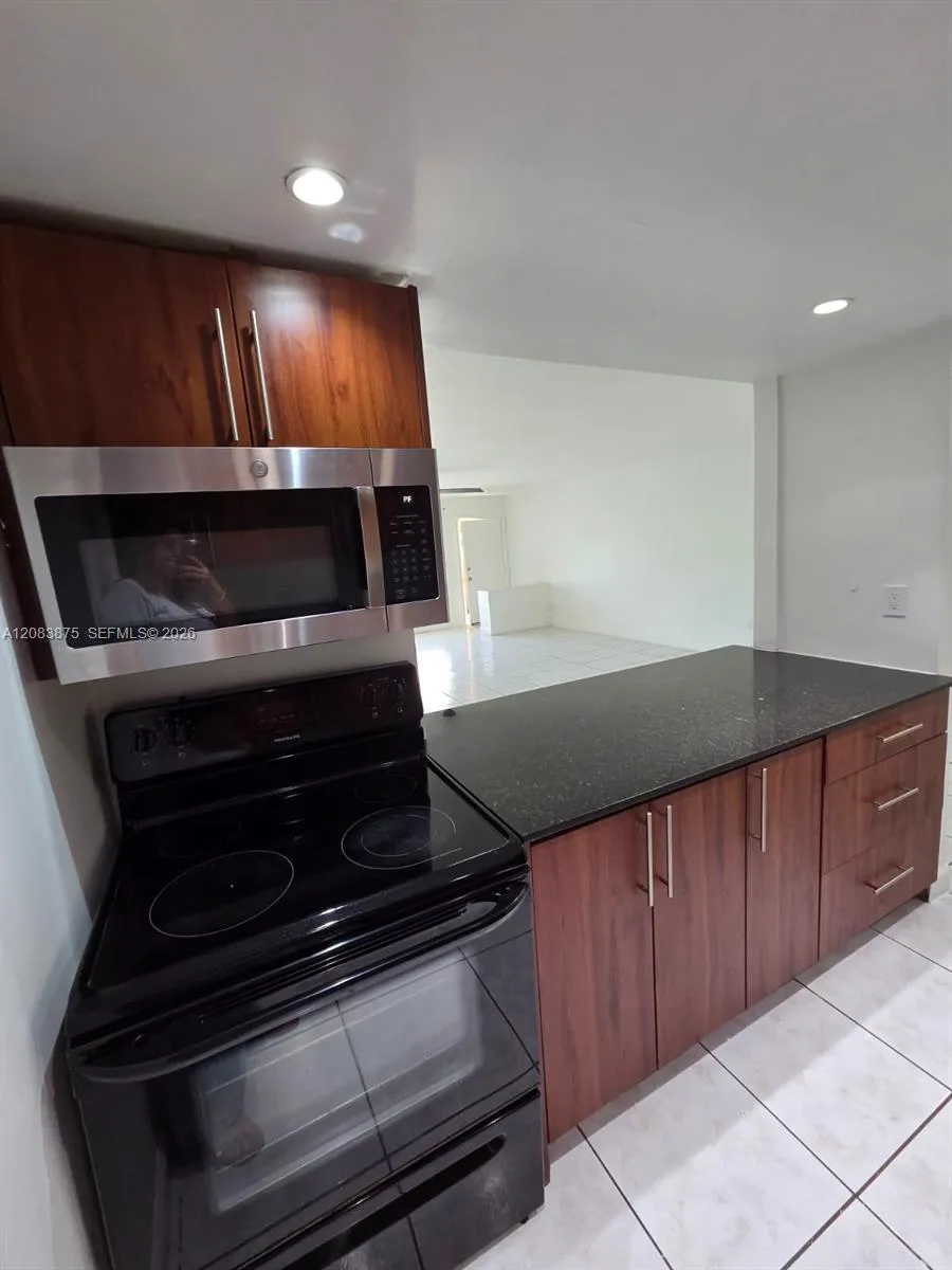 1885 NE 121st St #8 North Miami, FL 33181