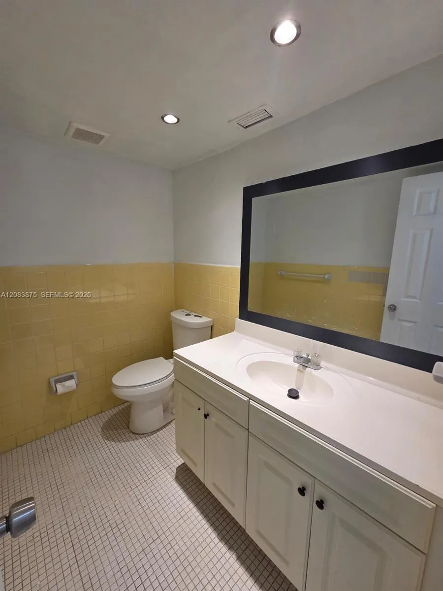1885 NE 121st St #8 North Miami, FL 33181