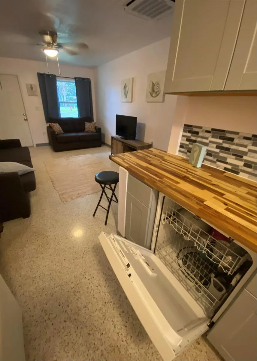 1112 AVENUE E #A Fort Pierce, FL 34950