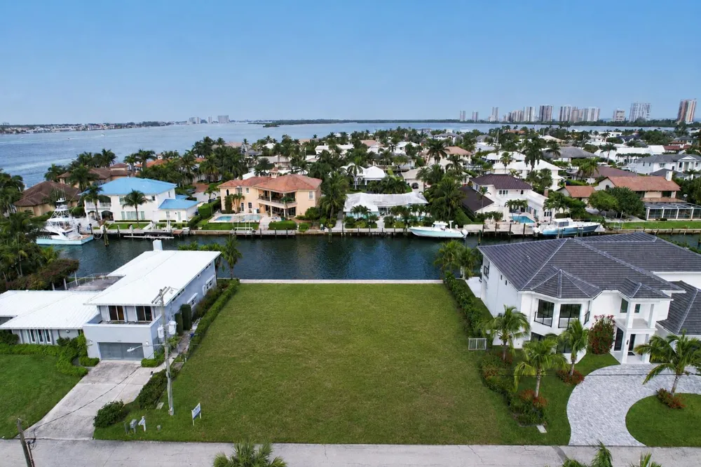 1050 Bimini Lane Singer Island, FL 33404