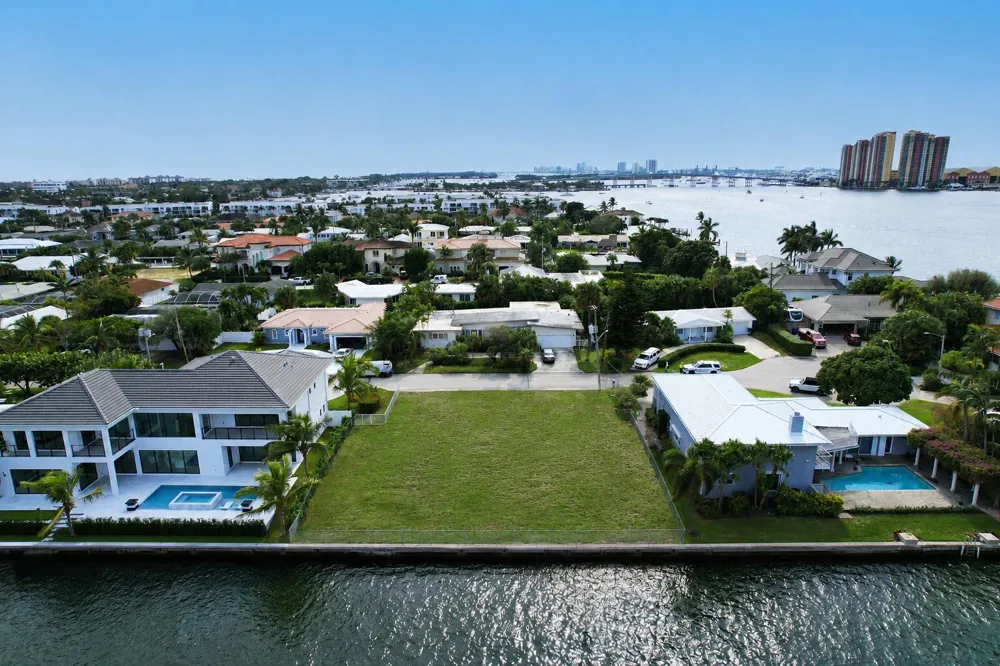 1050 Bimini Lane Singer Island, FL 33404