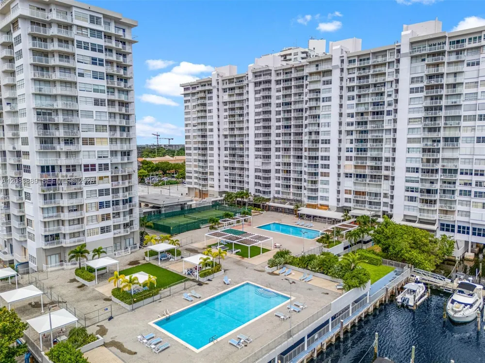 18071 Biscayne Blvd #PH04 & PH03 Aventura, FL 33160