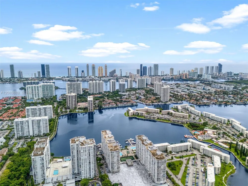 18071 Biscayne Blvd #PH04 & PH03 Aventura, FL 33160