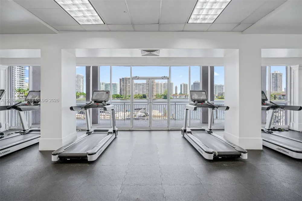 18071 Biscayne Blvd #PH04 & PH03 Aventura, FL 33160