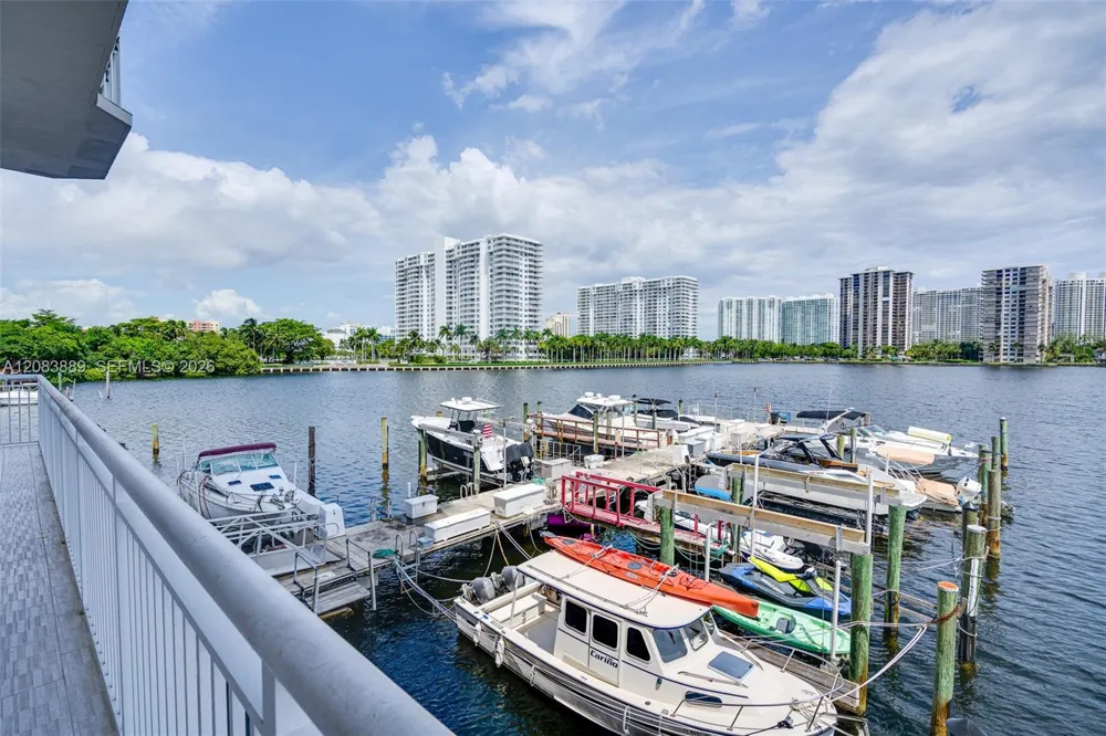 18071 Biscayne Blvd #PH04 & PH03 Aventura, FL 33160