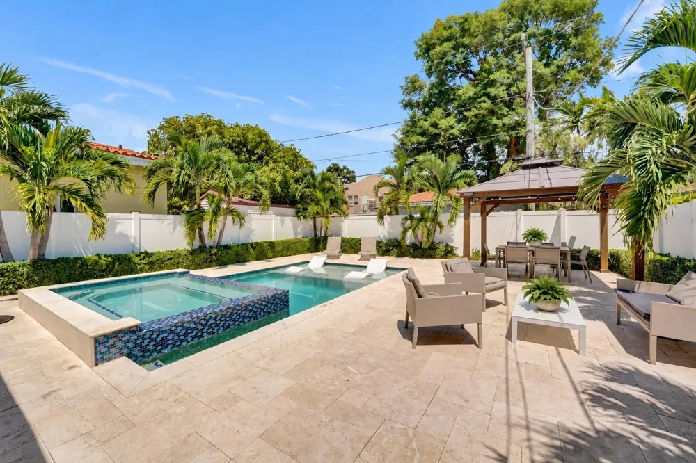 1535 HOLLYWOOD BOULEVARD Hollywood, FL 33020