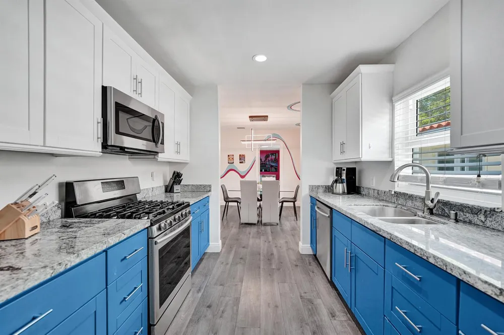 1535 HOLLYWOOD BOULEVARD Hollywood, FL 33020