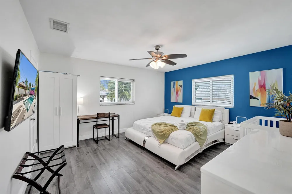 1535 HOLLYWOOD BOULEVARD Hollywood, FL 33020