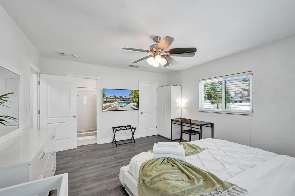1535 HOLLYWOOD BOULEVARD Hollywood, FL 33020