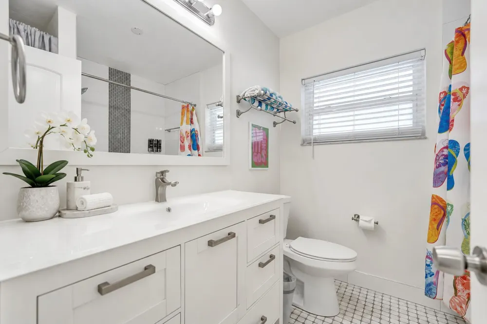 1535 HOLLYWOOD BOULEVARD Hollywood, FL 33020