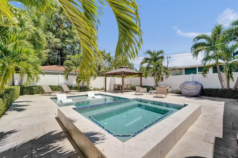 1535 HOLLYWOOD BOULEVARD Hollywood, FL 33020