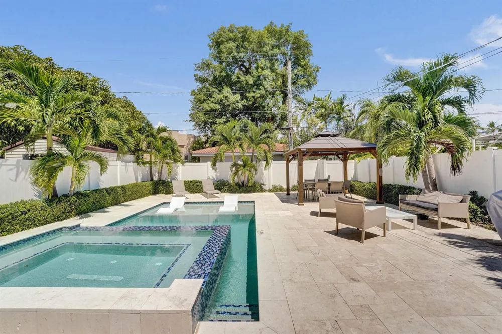 1535 HOLLYWOOD BOULEVARD Hollywood, FL 33020