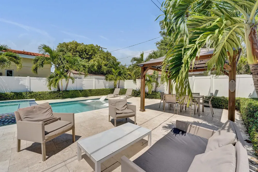 1535 HOLLYWOOD BOULEVARD Hollywood, FL 33020