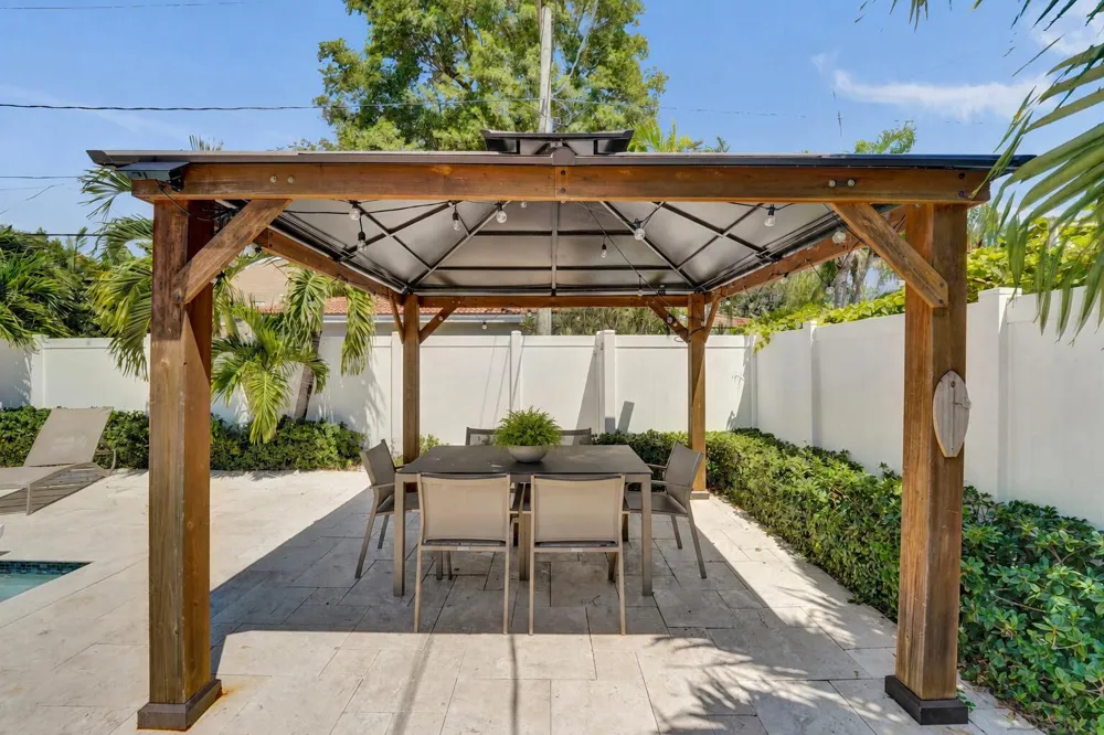 1535 HOLLYWOOD BOULEVARD Hollywood, FL 33020