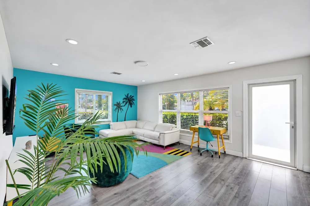 1535 HOLLYWOOD BOULEVARD Hollywood, FL 33020