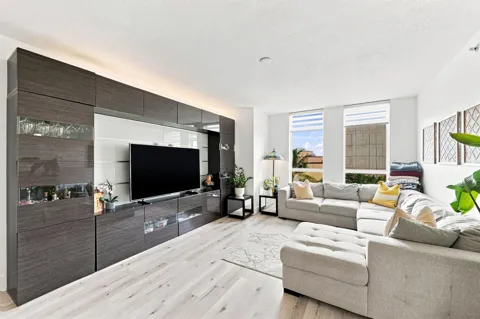 610 W Las Olas Boulevard #416N