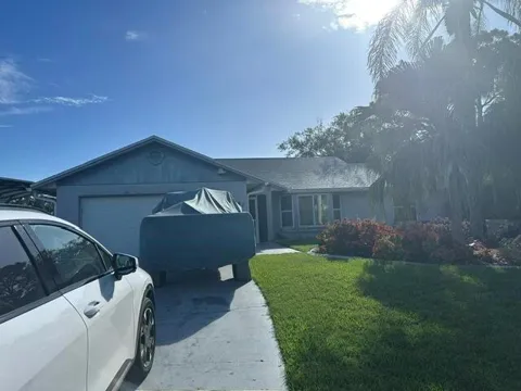 1697 SW Schleicher Lane