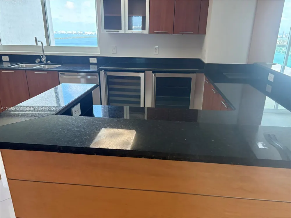 1800 Bayshore Dr #3601 Miami, FL 33132