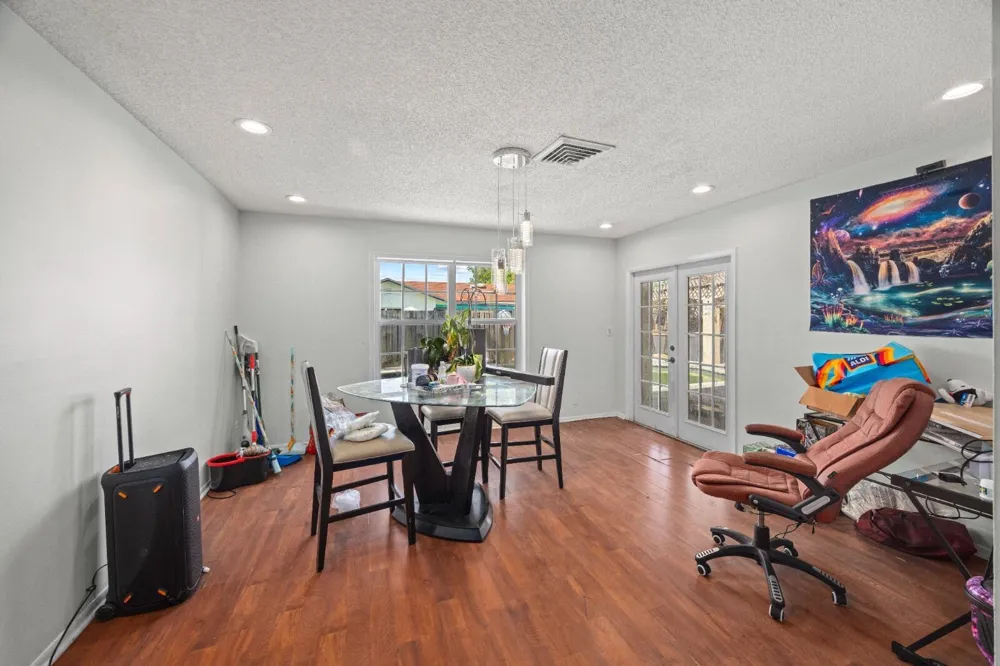 10975 NW 27th Place Sunrise, FL 33322