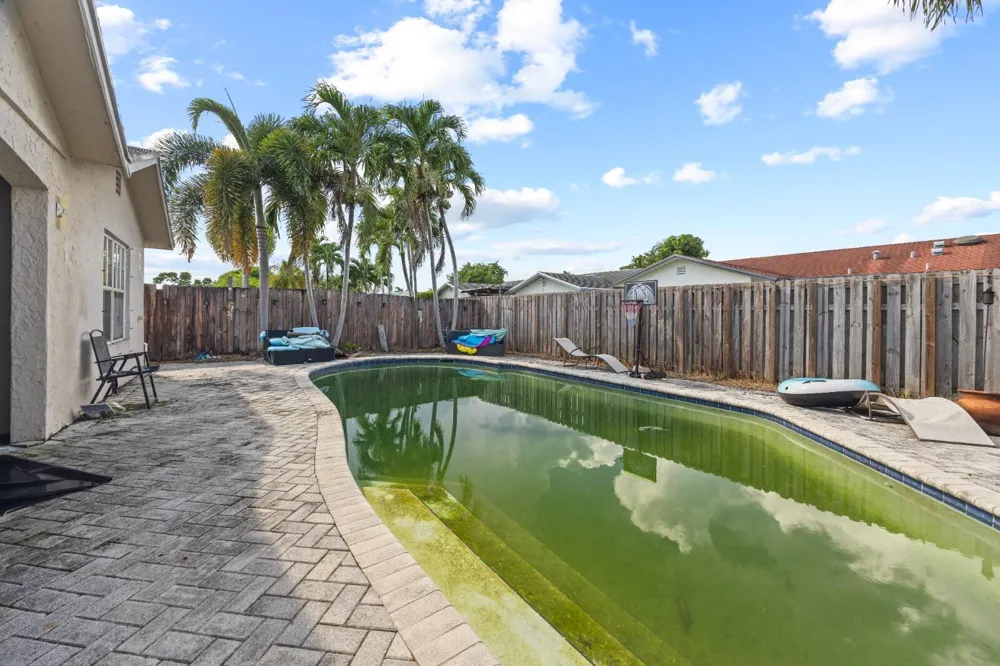 10975 NW 27th Place Sunrise, FL 33322