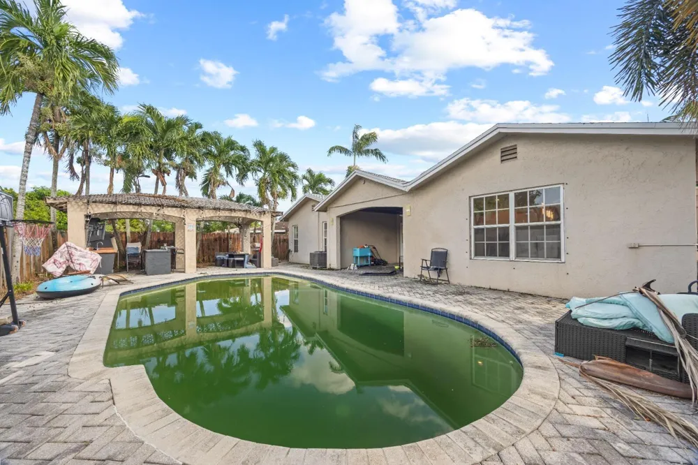 10975 NW 27th Place Sunrise, FL 33322