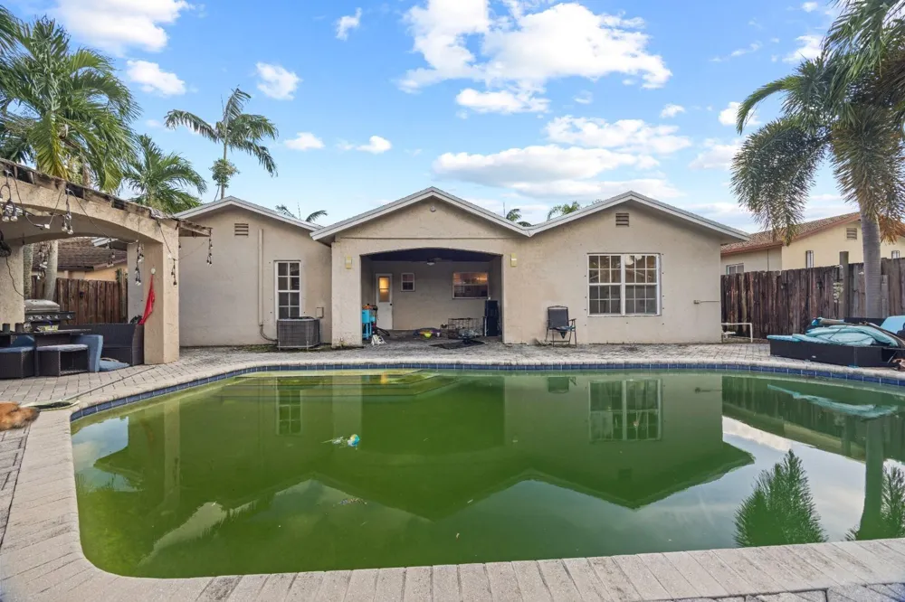 10975 NW 27th Place Sunrise, FL 33322