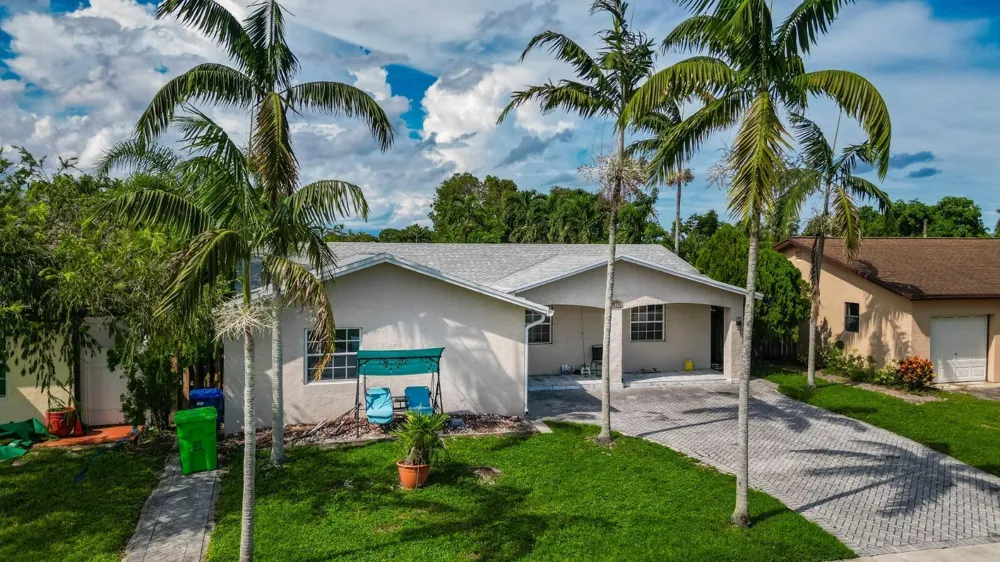 10975 NW 27th Place Sunrise, FL 33322
