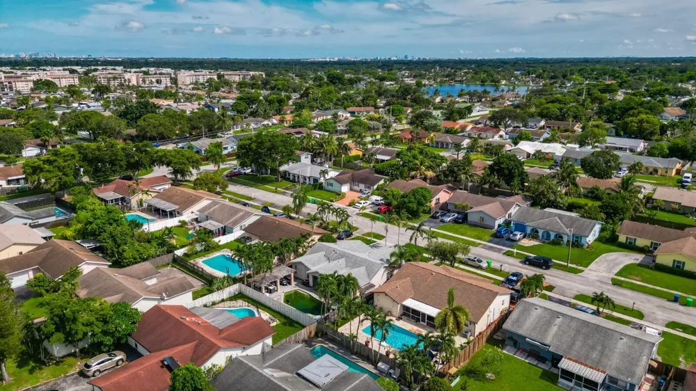 10975 NW 27th Place Sunrise, FL 33322