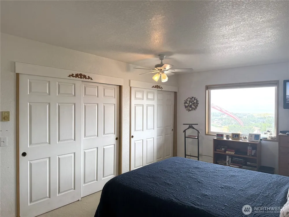 33304 j Place Ocean Park, WA 98640