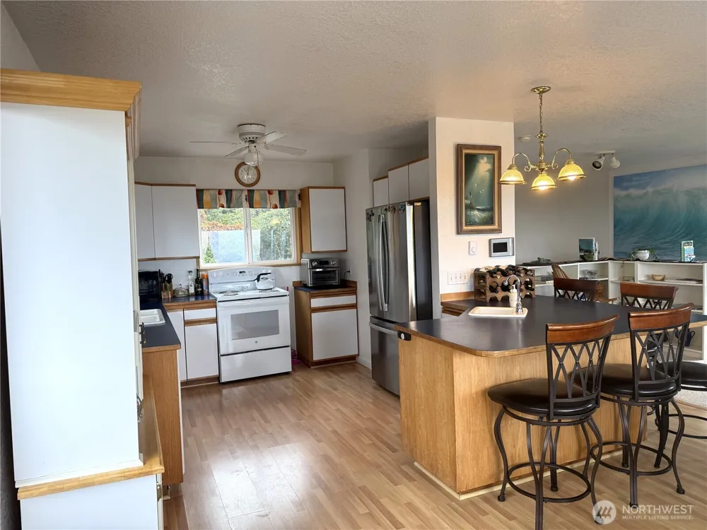 33304 j Place Ocean Park, WA 98640