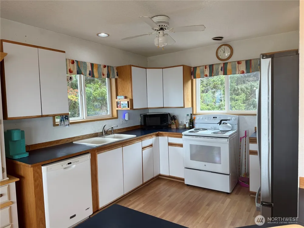 33304 j Place Ocean Park, WA 98640
