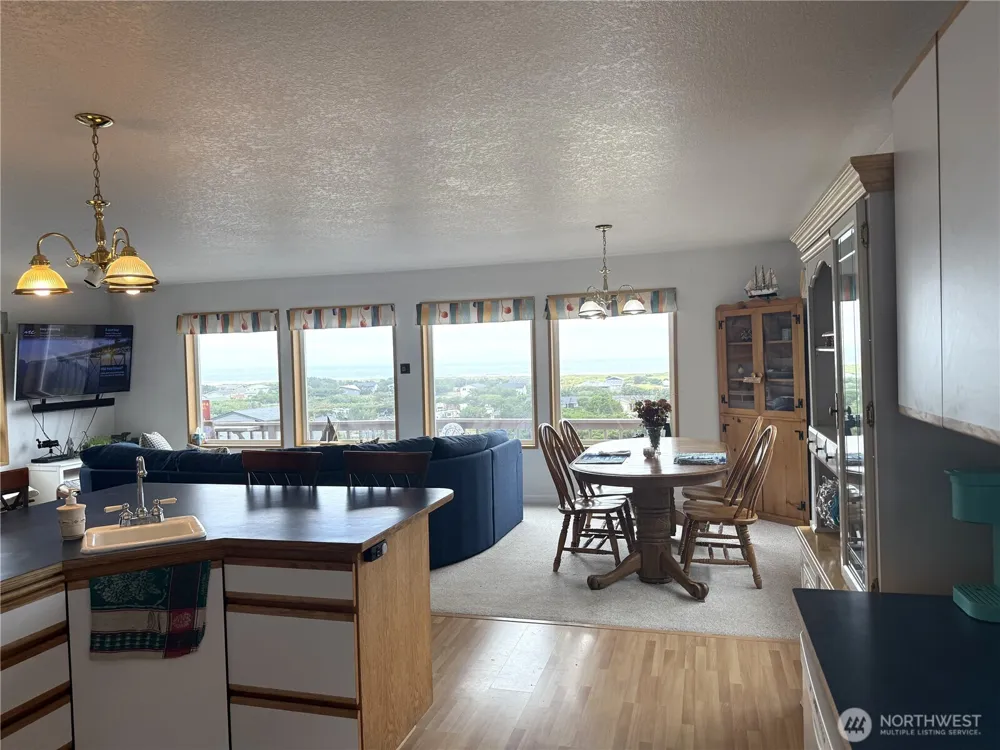 33304 j Place Ocean Park, WA 98640