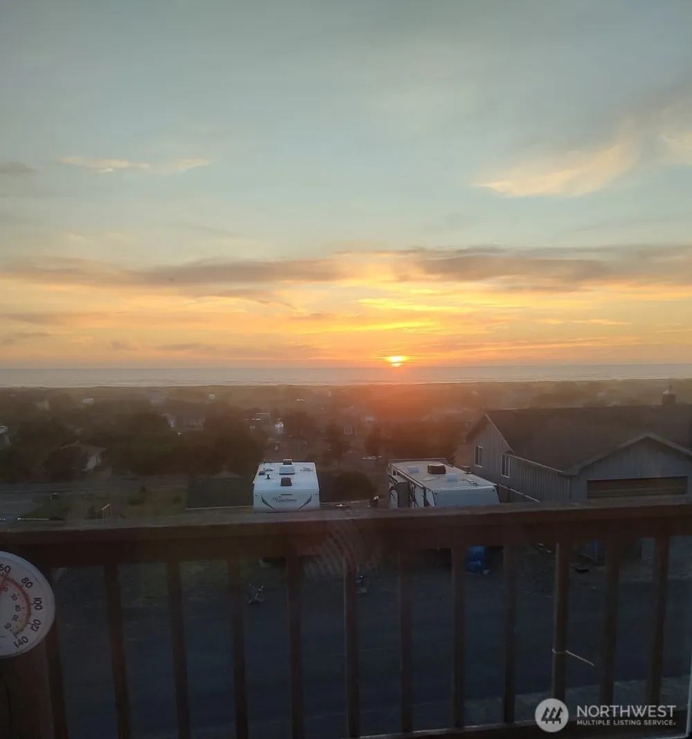 33304 j Place Ocean Park, WA 98640