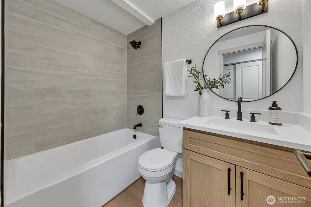 15210 Macadam Rd S #D301 Tukwila, WA 98188