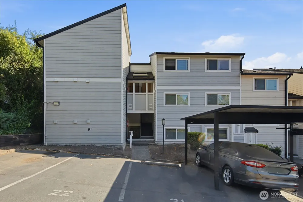 15210 Macadam Rd S #D301 Tukwila, WA 98188