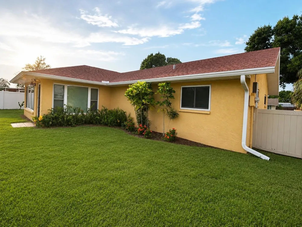 6007 9TH AVE W Bradenton, FL 34209