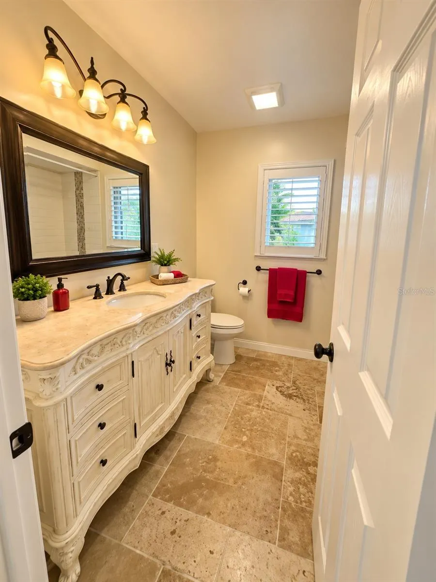 6007 9TH AVE W Bradenton, FL 34209