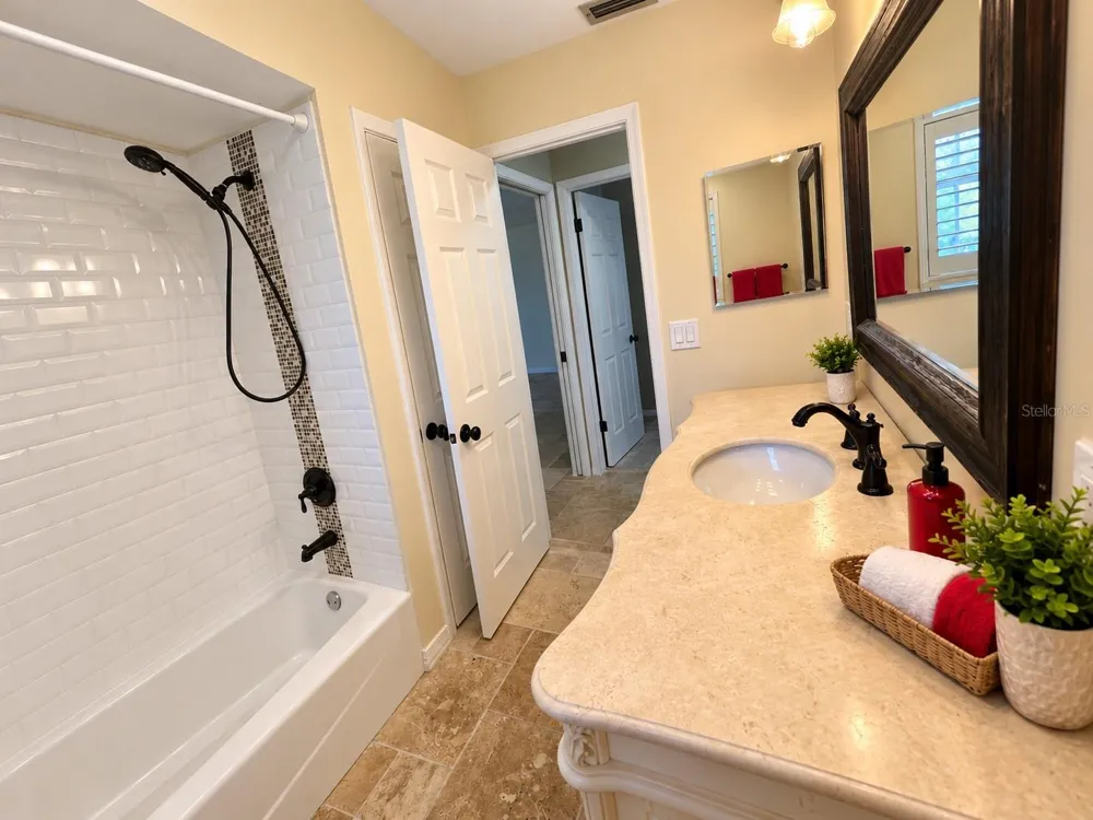 6007 9TH AVE W Bradenton, FL 34209