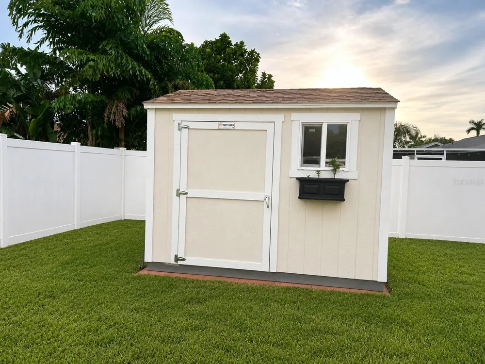 6007 9TH AVE W Bradenton, FL 34209