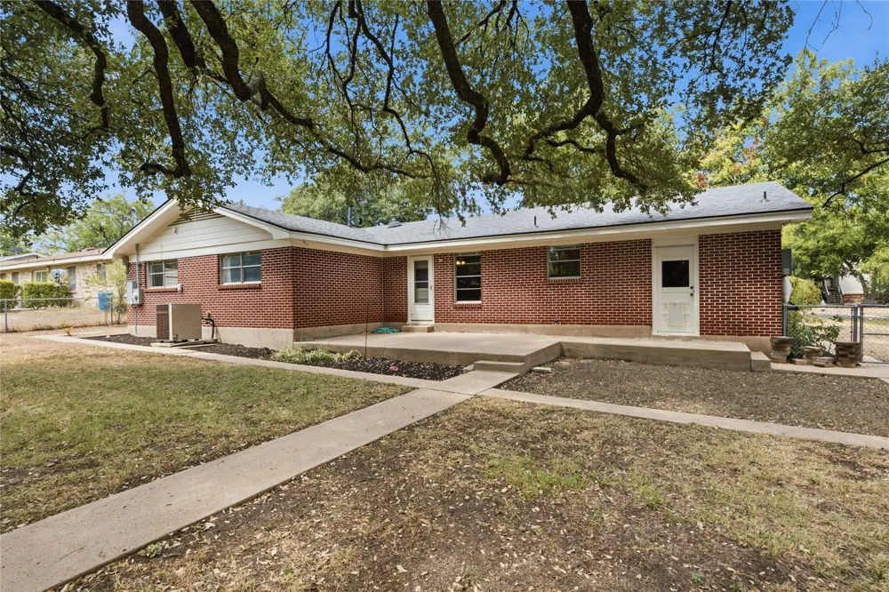 11605 Oaks Drive Austin, TX 78753