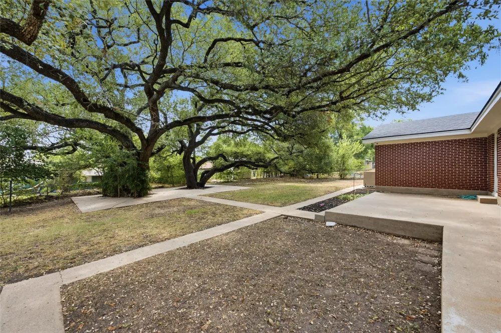 11605 Oaks Drive Austin, TX 78753