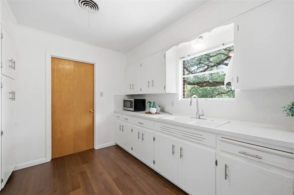 11605 Oaks Drive Austin, TX 78753