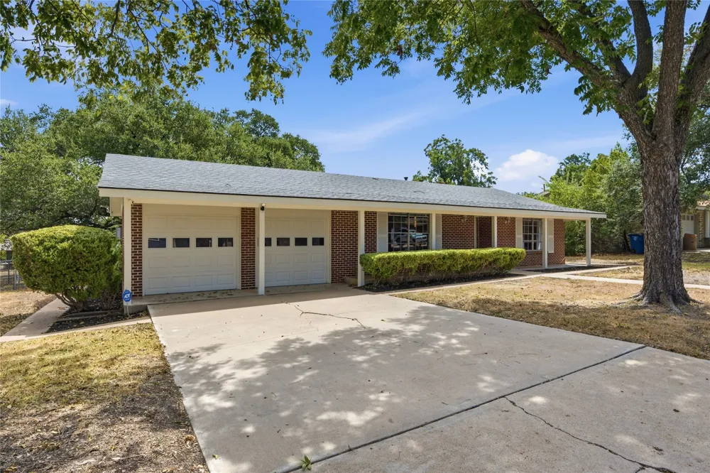 11605 Oaks Drive Austin, TX 78753
