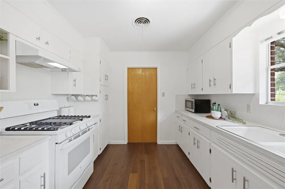 11605 Oaks Drive Austin, TX 78753