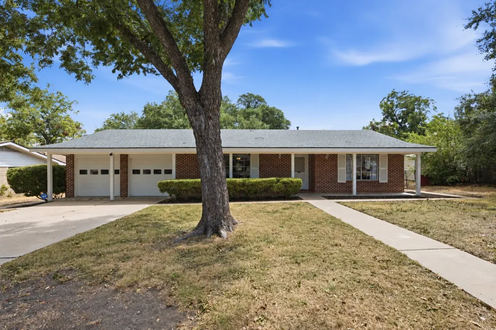 11605 Oaks Drive Austin, TX 78753