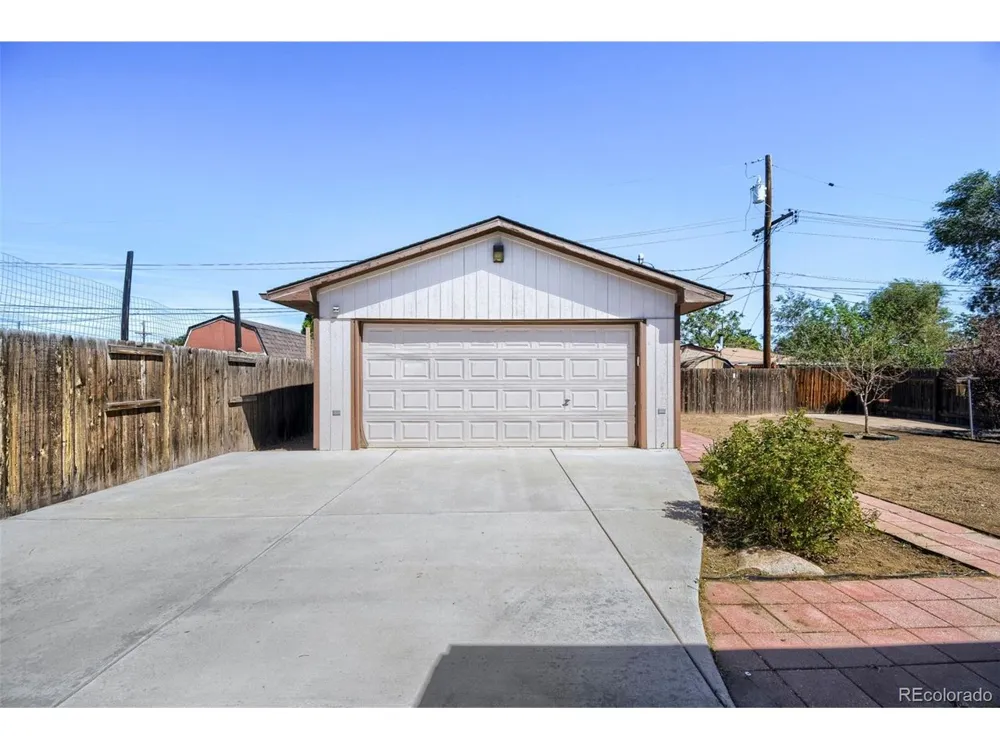 5661 E 77th Way Commerce City, CO 80022